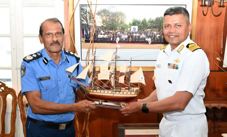 आईएनएस इम्फाल ने मॉरीशस राष्ट्रीय दिवस समारोह में भारत का प्रतिनिधित्व किया
