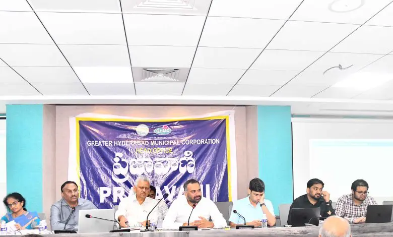 नगर निगम आयुक्त ने अधिकारियों को चेताया