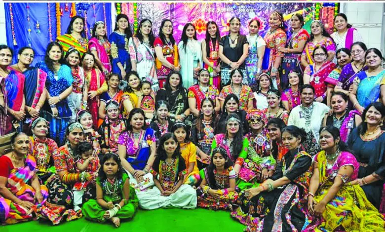अमीरपेट महिला मंडल गरबा डांडिया कार्यक्रम में सदस्य