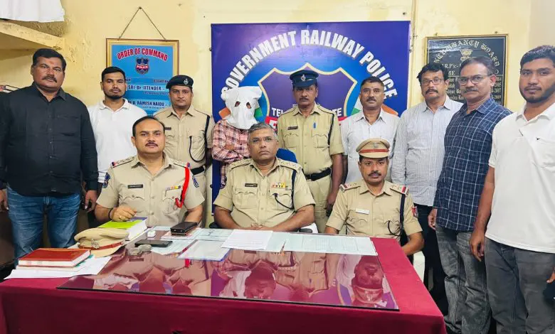 दोस्त की हत्या के आरोपी रवि को रेलवे पुलिस ने गिरफ्तार किया