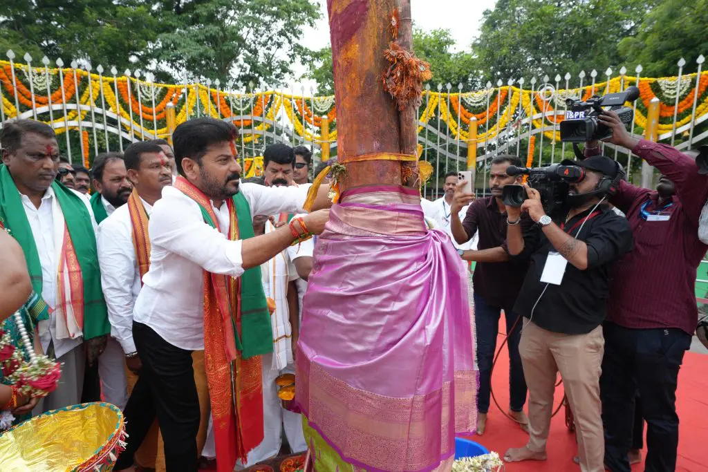 मुख्यमंत्री ने मंदिर पुनर्निर्माण मास्टर प्लान का अनावरण किया