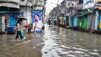 कोलकाता में भारी बारिश से जलभराव, ट्रैफिक जाम और जनजीवन अस्त-व्यस्त