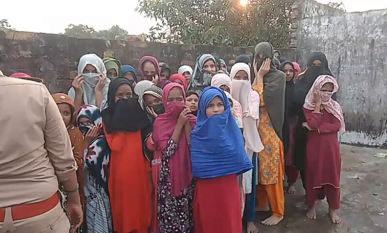 शौचालय में बंद मिलीं 40 बच्चियां, निरीक्षण में खुलासा