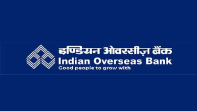 इंडियन ओवरसीज बैंक में भर्ती की घोषणा करते अधिकारी