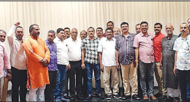 जन सेवा संघ की छठ पूजा समिति बैठक में घाटों पर तैयारियों की समीक्षा करते सदस्यगण।