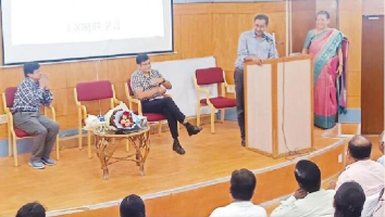 हिन्दी पखवाड़ा के समापन समारोह का दश्य।