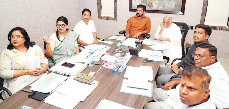सरकारी स्कूल में बच्चों के लिए दूध और भोजन की व्यवस्था