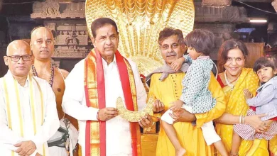 तिरुपति मंदिर में सांसद का 60 लाख आभूषण दान