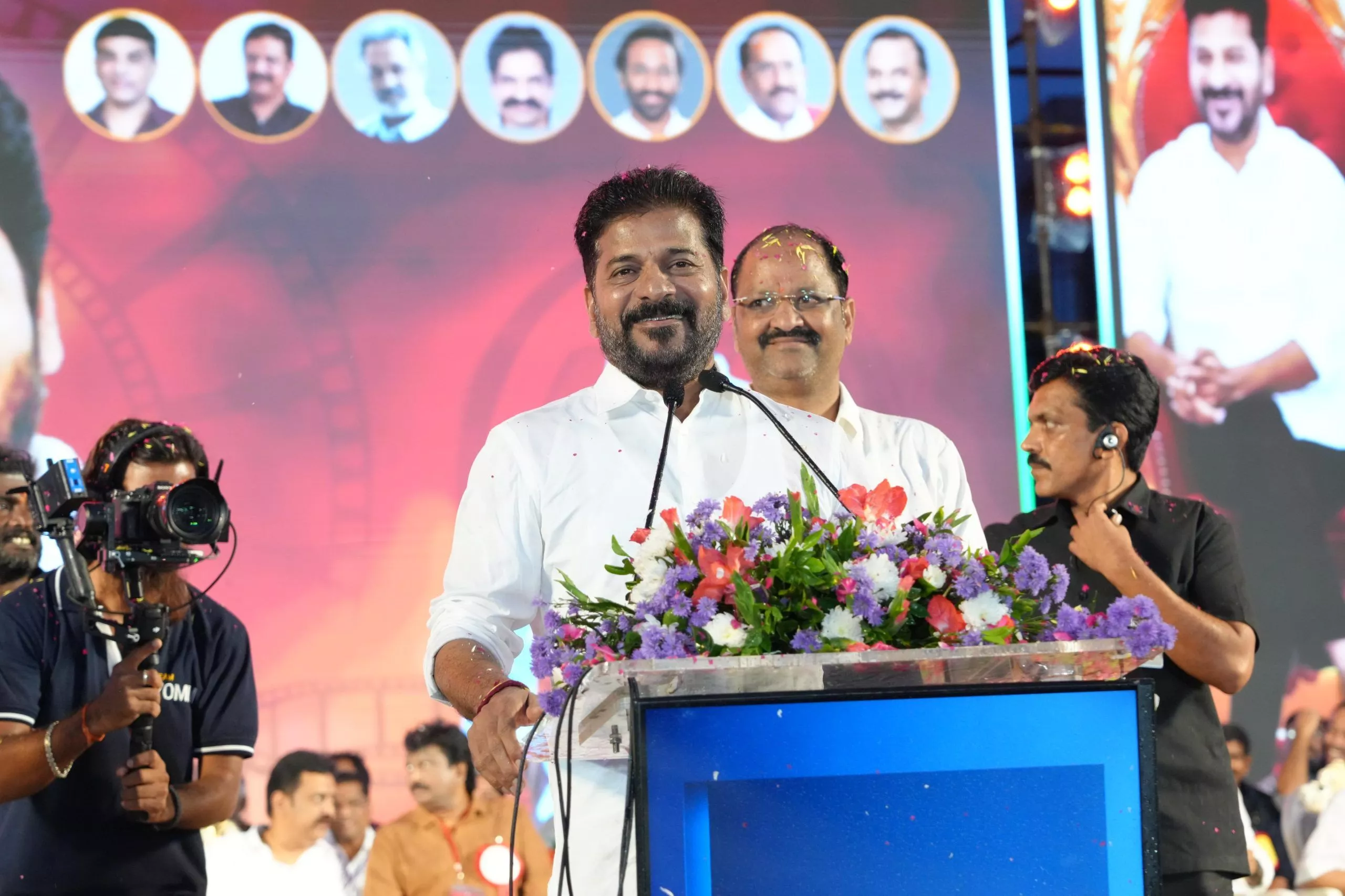 मुख्यमंत्री रेवंत रेड्डी तेलंगाना राइजिंग 2047 के तहत फिल्म उद्योग को बढ़ावा देने पर संबोधित करते हुए