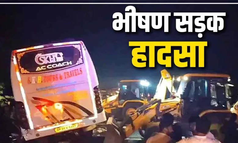 कर्नूल जिले हाईवे पर आग लगी बस हादसे का दृश्य
