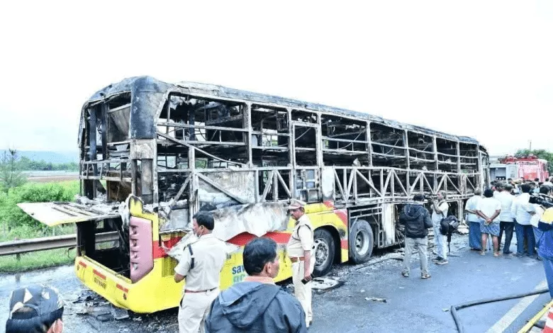 वी.के. कावेरी ट्रैवल्स बस के रिज़र्वेशन रिकॉर्ड में दर्ज यात्रियों की सूची