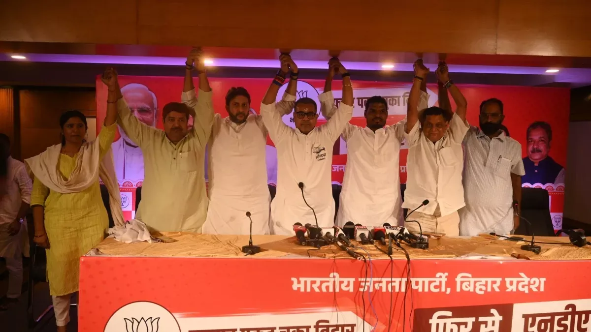राजग नेताओं ने मढ़ौरा सीट पर निर्दलीय उम्मीदवार अंकित कुमार को समर्थन देने की घोषणा की