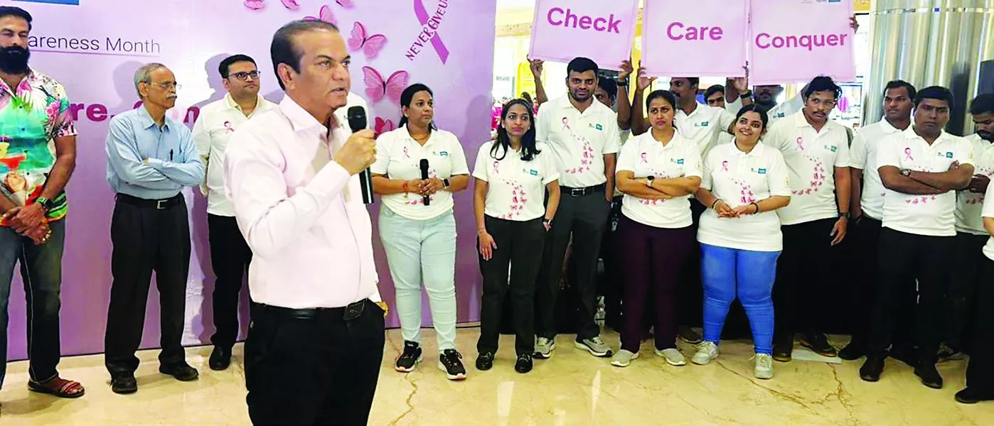 अपोलो हॉस्पिटल में ब्रेस्ट कैंसर जागरूकता फ्लैश मॉब का आयोजन