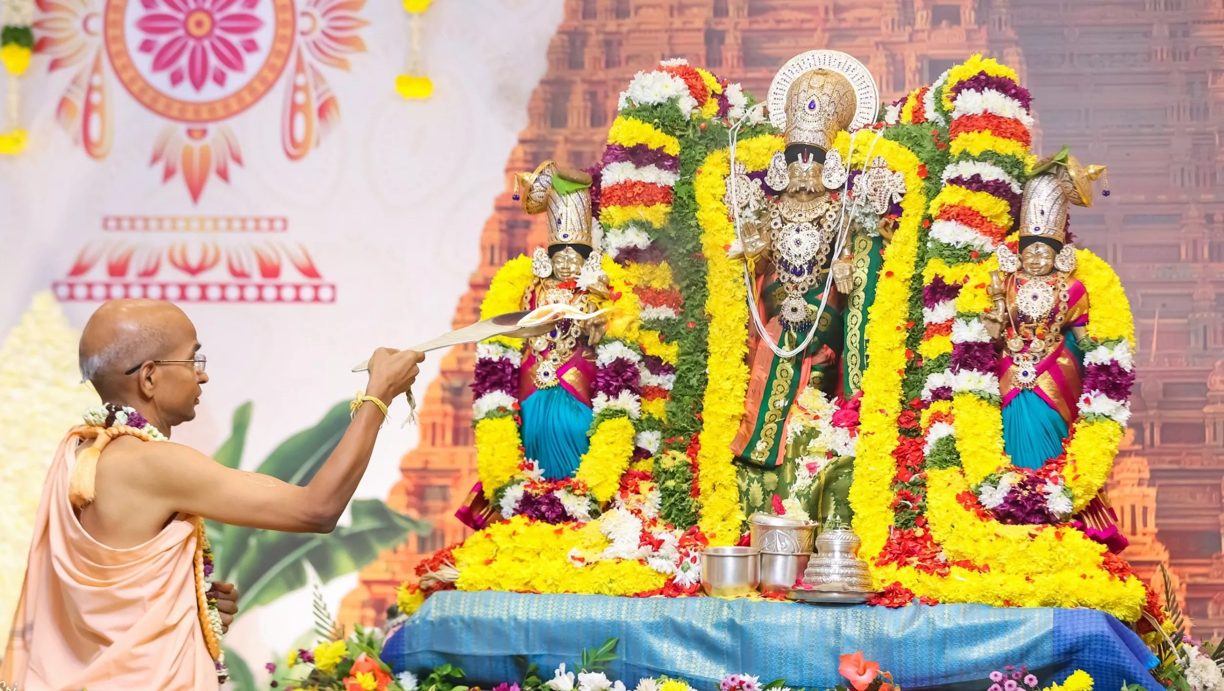 हरे कृष्ण स्वर्ण मंदिर में श्री ब्रह्मोत्सव का दिव्य उत्सव चरम पर