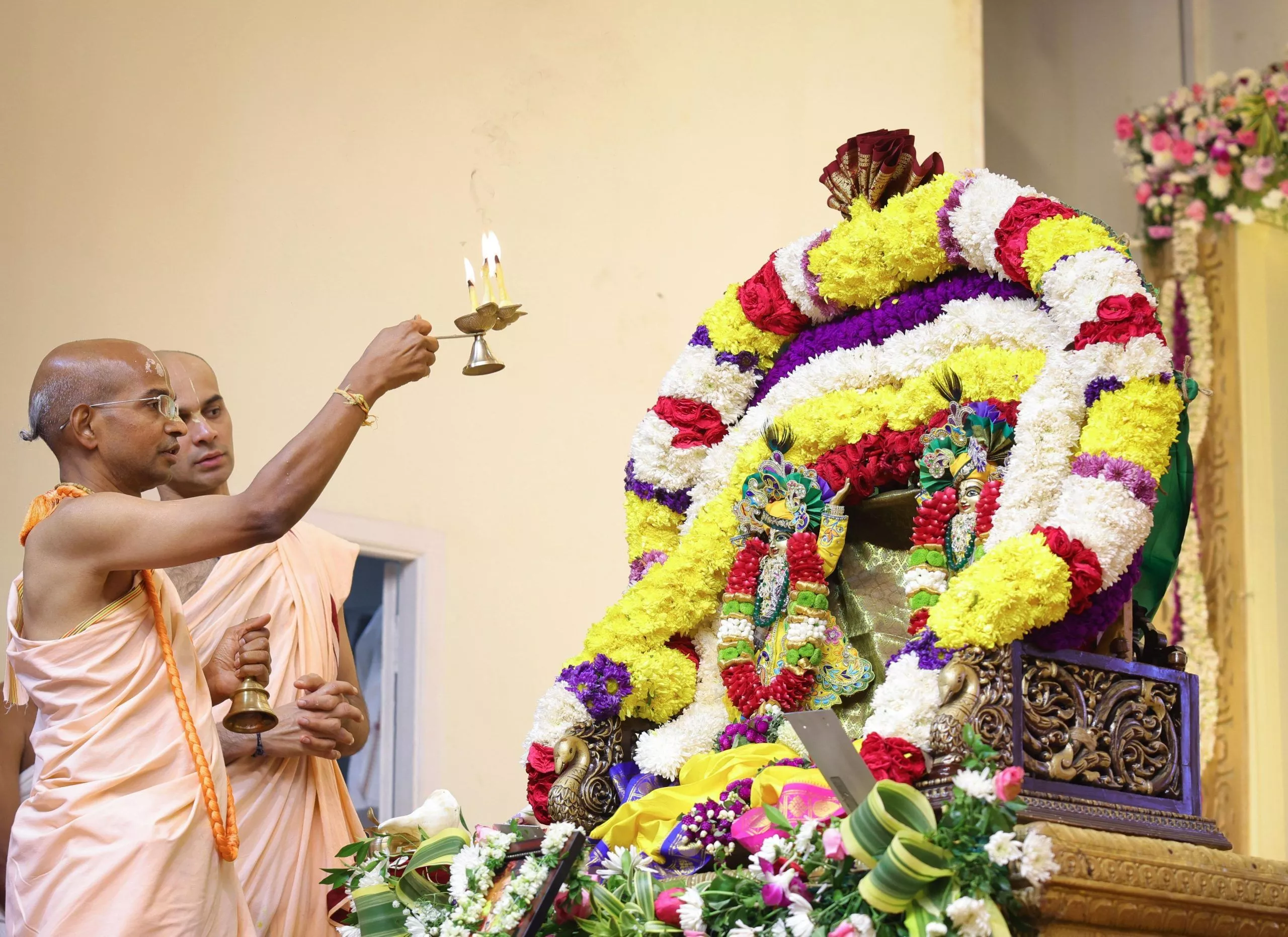 हरे कृष्ण स्वर्ण मंदिर में श्री ब्रह्मोत्सव का दिव्य उत्सव चरम पर