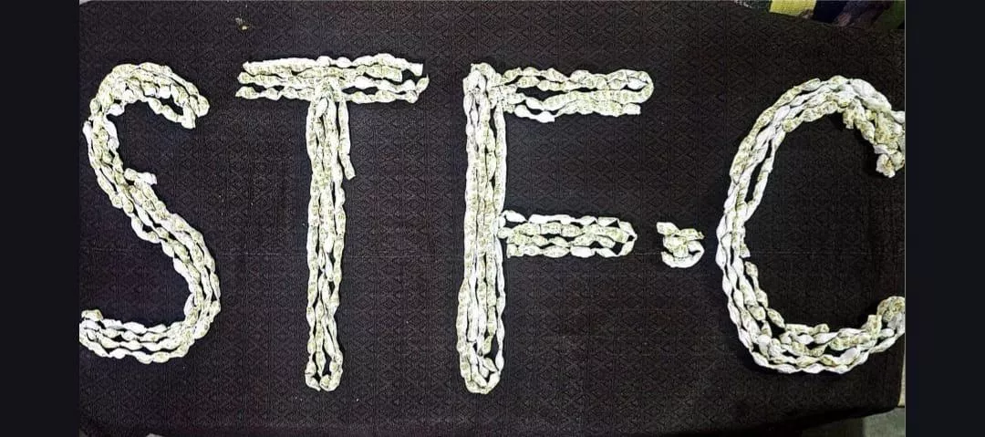 हैदराबाद में एसटीएफ ने गांजे की चॉकलेट बेचने वाले को पकड़ा