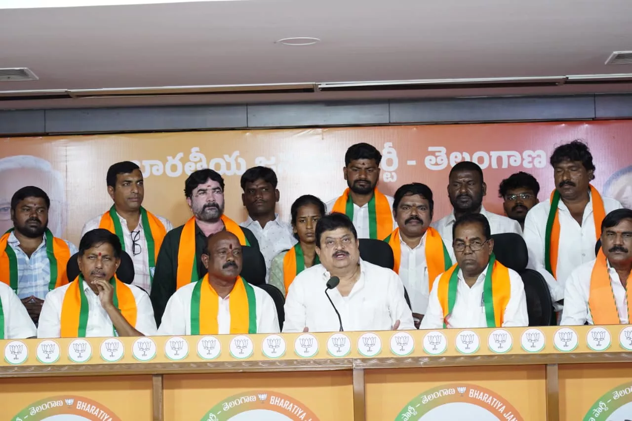 तेलंगाना BJP कार्यक्रम में शामिल हुए नए नेता और कार्यकर्ता