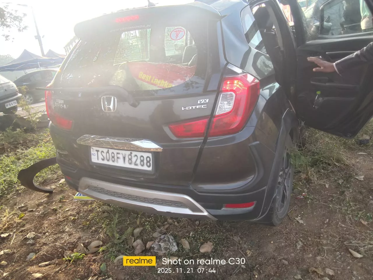 चेवेला रोड हादसे में क्षतिग्रस्त कारें