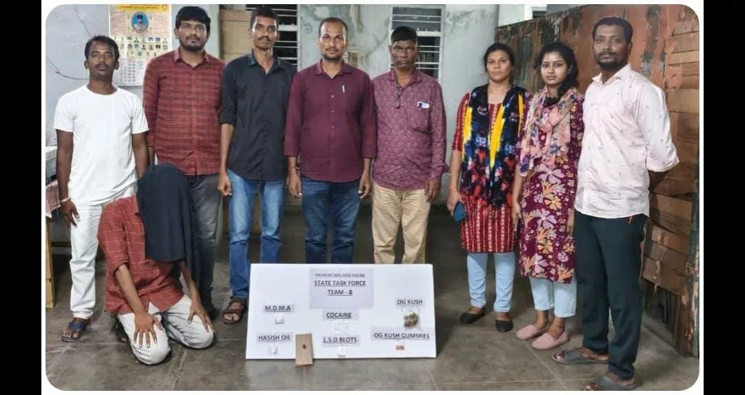 हैदराबाद में डॉक्टर के घर पर छापा, पुलिस ने ड्रग्स बरामद किए