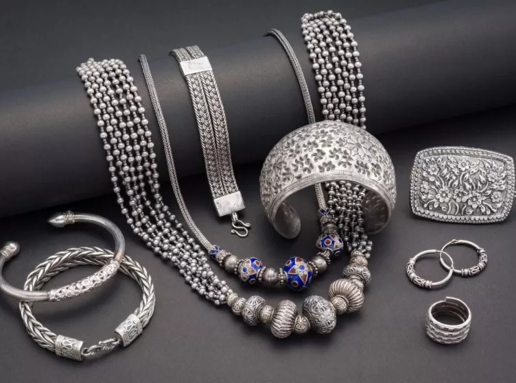 प्लेटिनम ज्वेलरी: युवतियों में बढ़ती लोकप्रियता और आकर्षण