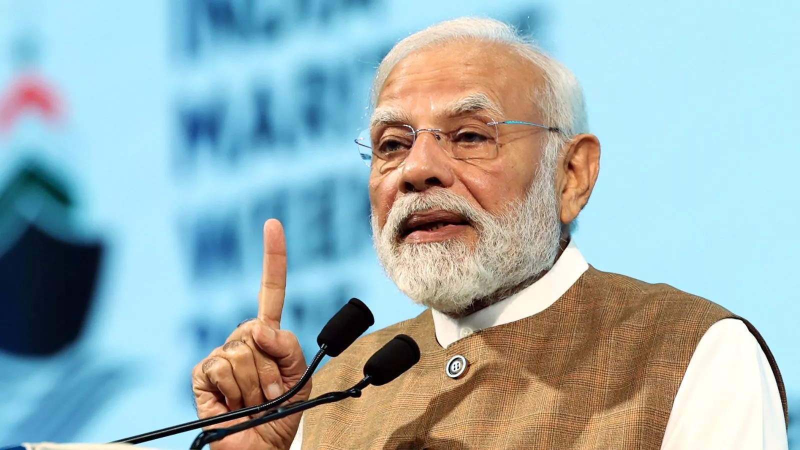 भारत की समुद्री शक्ति और वैश्विक नेतृत्व को दर्शाता चित्र