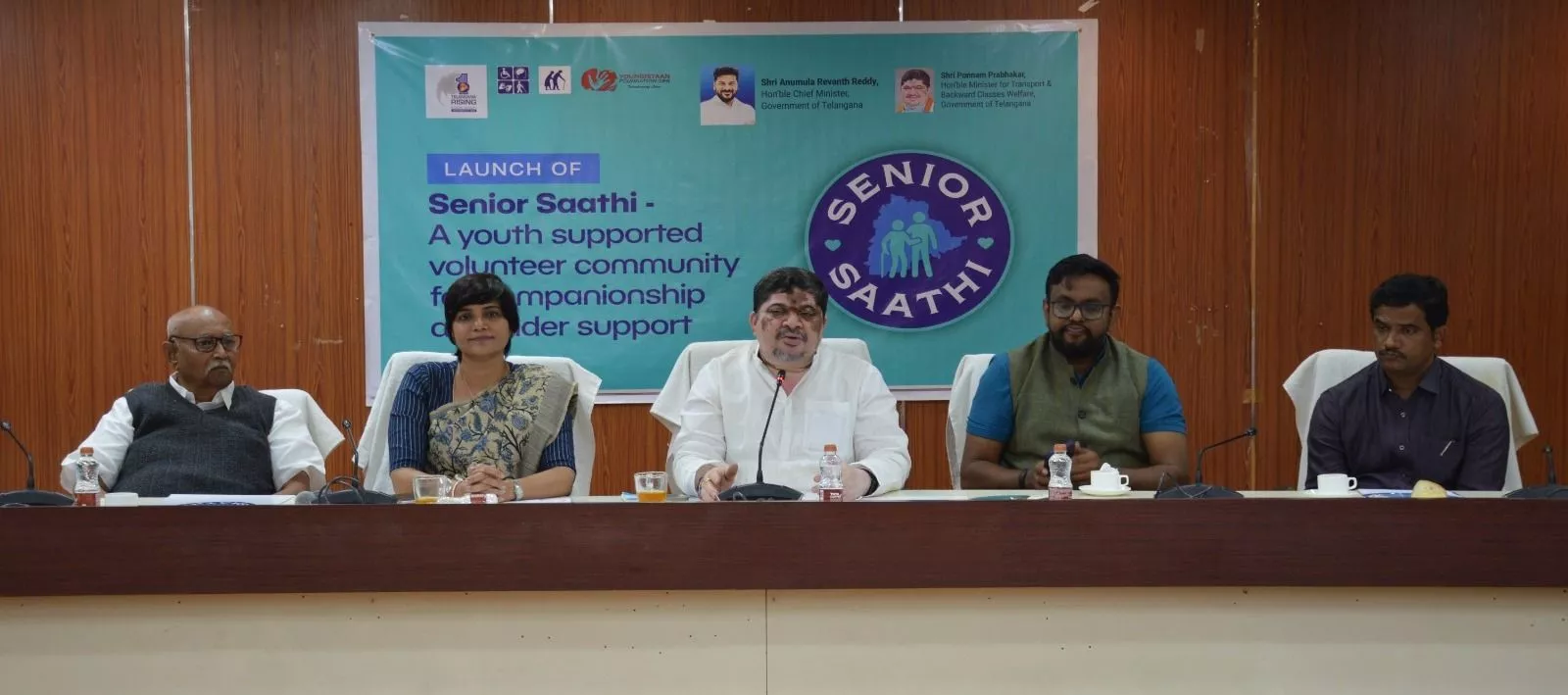 पोन्नम प्रभाकर सीनियर साथी लांच कार्यक्रम में बोलते हुए