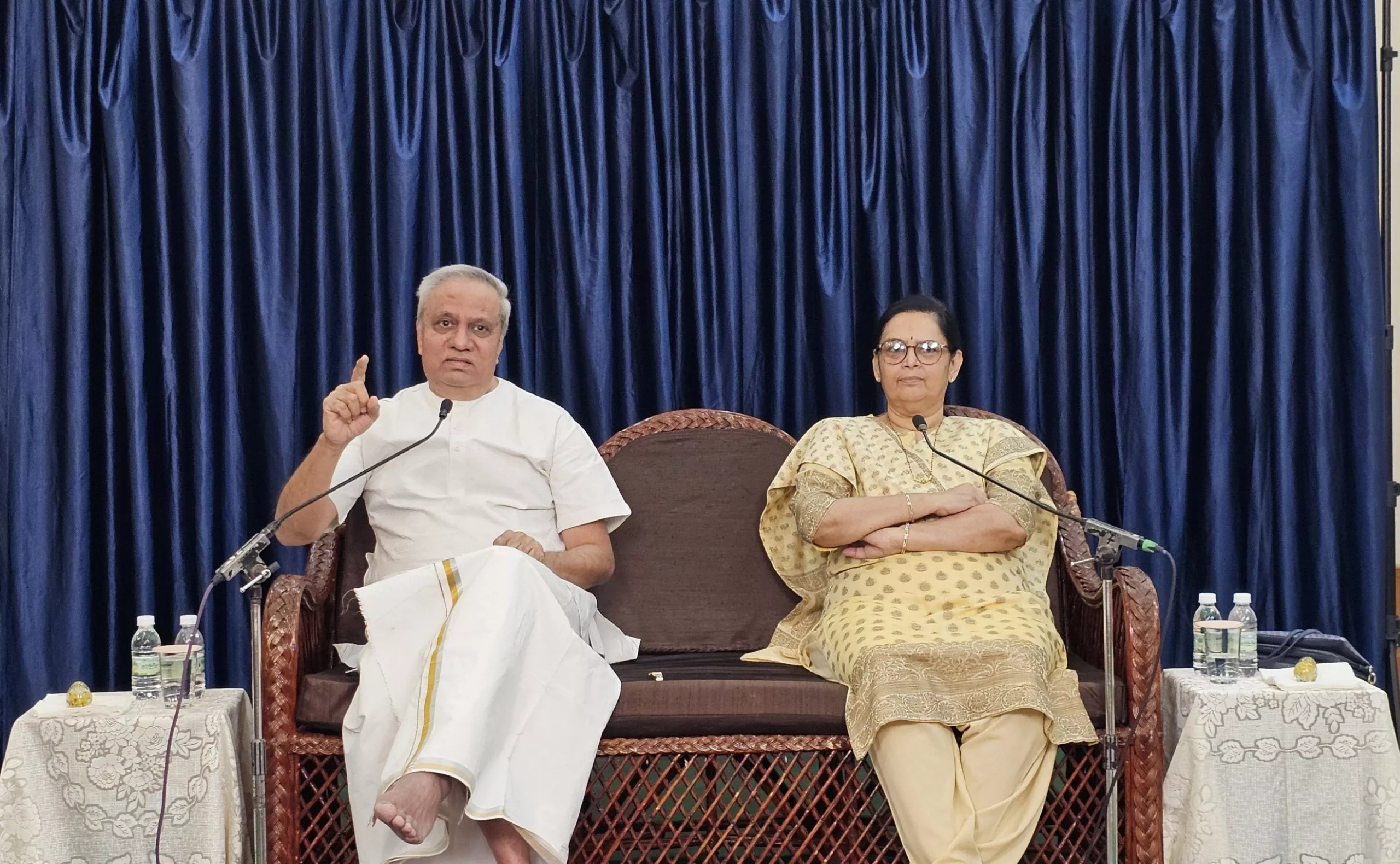 सत्संग में समर्पण और भक्ति पर प्रवचन देते सद्गुरु रमेशजी