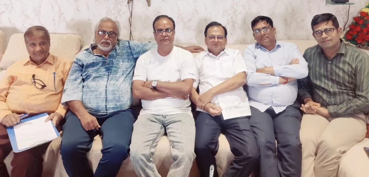 आरजीए बैठक में शामिल पदाधिकारियों की समूह तस्वीर