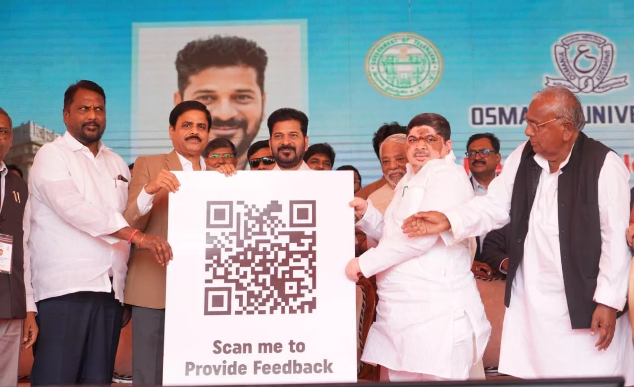 मुख्यमंत्री रेवंत रेड्डी छात्रों को संबोधित करते हुएमुख्यमंत्री रेवंत रेड्डी छात्रों को संबोधित करते हुए