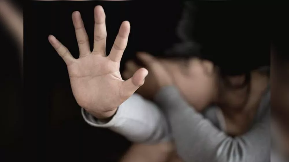 एसीपी पर प्रताड़ना आरोप मामले में पीड़िता ने उठाए गंभीर सवाल