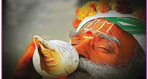 शंख बजाती महिला और इस परंपरा से जुड़ी मान्यताओं का चित्रण