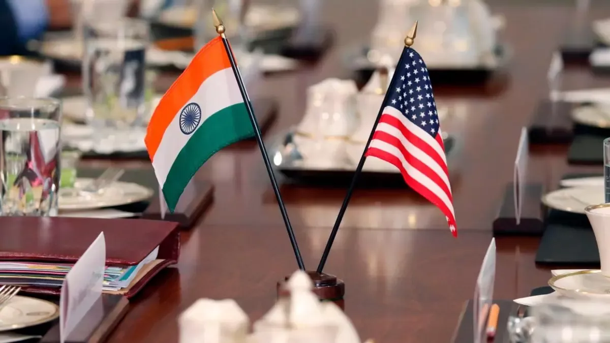 भारत-अमेरिका व्यापार वार्ता में प्रतिनिधि बैठक करते हुए