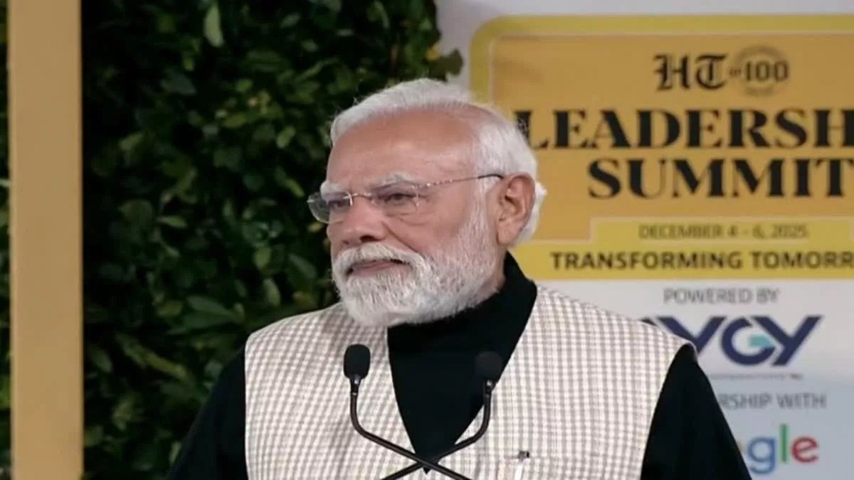 प्रधानमंत्री मोदी भाषण देते हुए मानसिक गुलामी खत्म करने की अपील