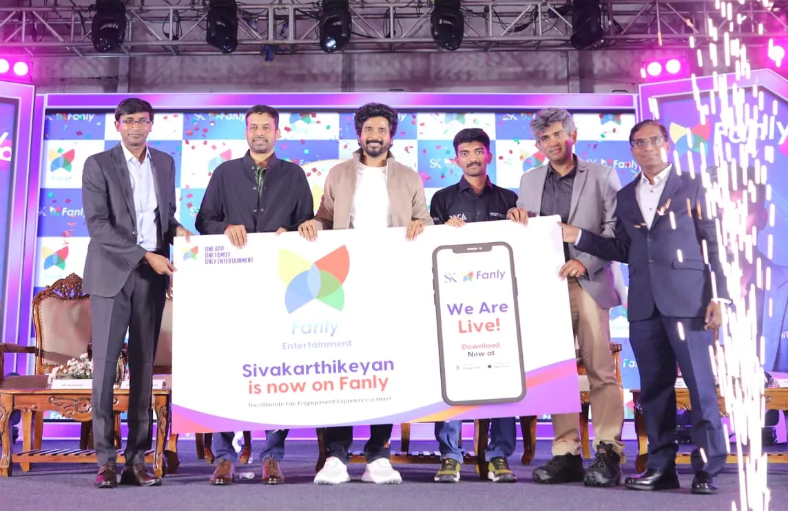 सिवकार्थिकेयन और टीम फैनली के लॉन्च इवेंट में मंच पर