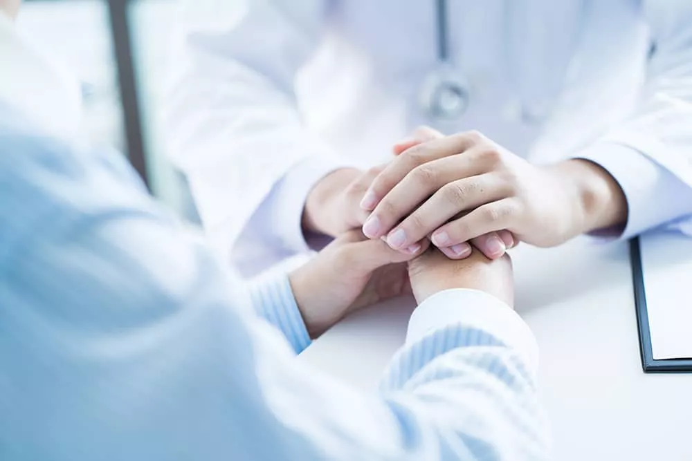 मांझे से गला कटने पर युवक की इमरजेंसी सर्जरी