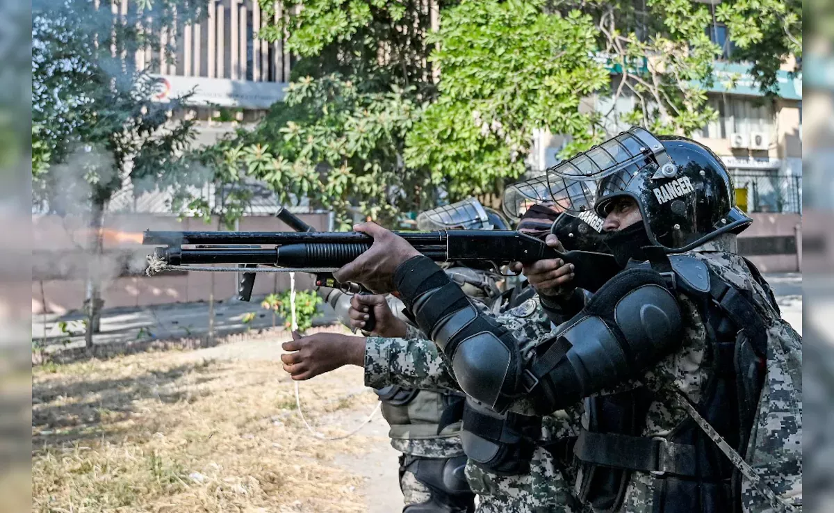 पेशावर अभियान में 6 आतंकवादी और 1 सुरक्षाकर्मी मरे