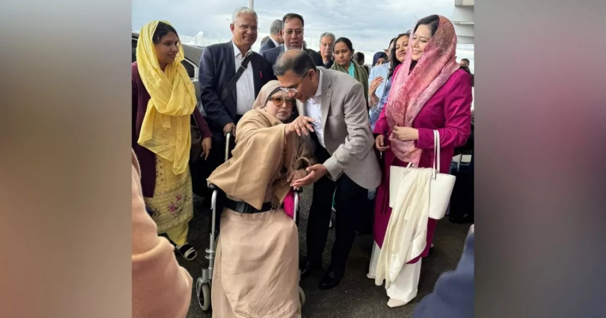 बेगम खालिदा जिया के लिए एयर एम्बुलेंस ढाका में उतरी