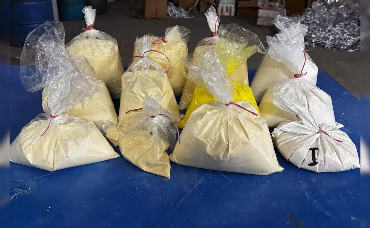 जयपुर में हनी ट्रैप ठगी मामले की जांच करती हुई पुलिस टीम