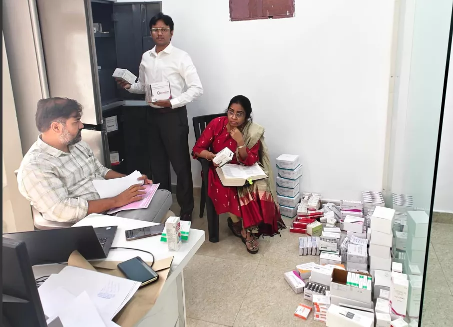 हनमकोंडा में डीसीए की छापेमारी, अवैध दवाइयां बरामद