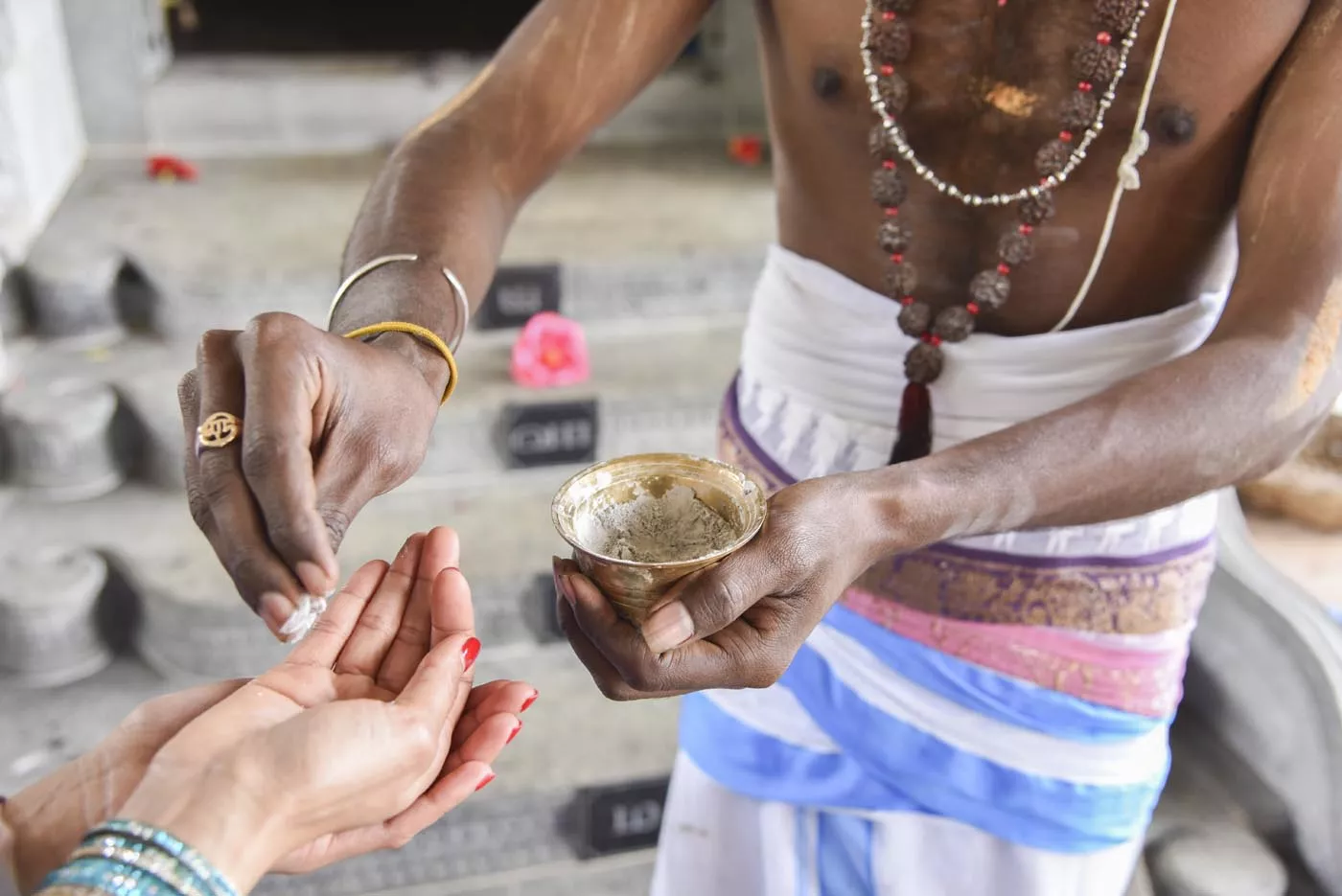 पूजा की राख़ को सही स्थान पर निस्तारित करने की शास्त्रीय विधि