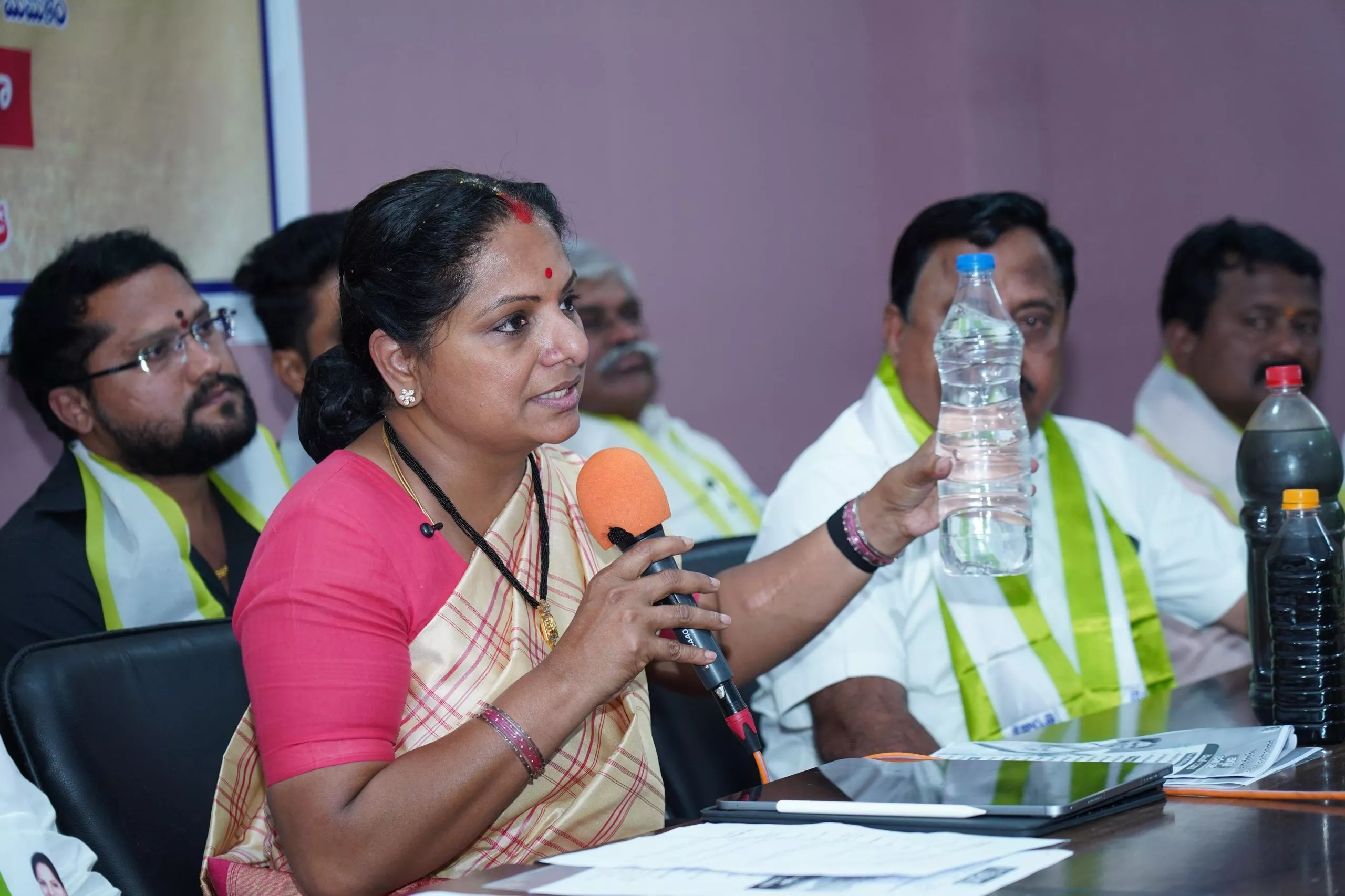 एमएलसी कविता ने हैदराबाद की समस्याओं को लेकर सरकार को घेरा