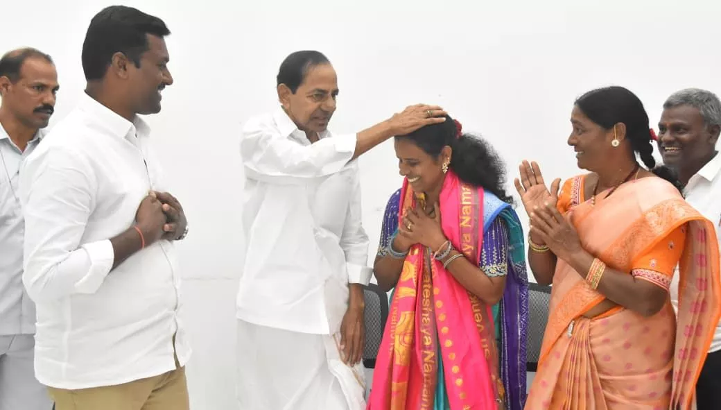 केसीआर ने नए सरपंचों को ग्राम विकास में सक्रिय भूमिका निभाने का संदेश दिया