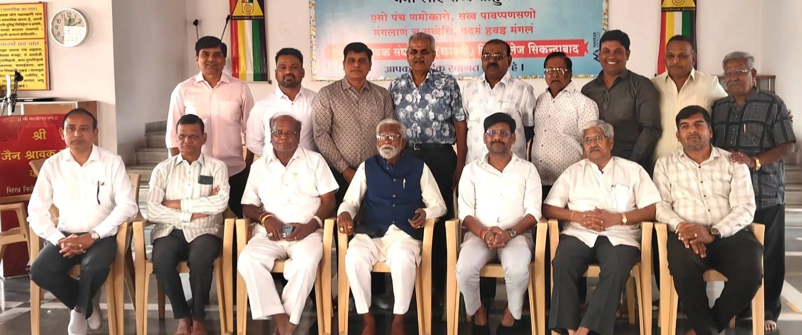 जैन श्रावक संघ कोरा की कार्यकारिणी मीटिंग का समूह दृश्य