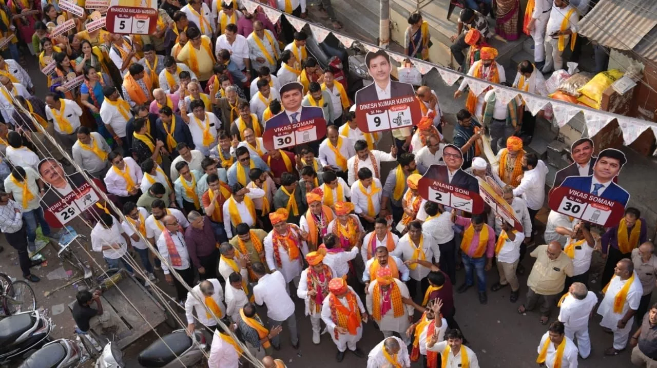 फाउंडर पैनल की बेगम बाजार पदयात्रा में शामिल समर्थक और नेता