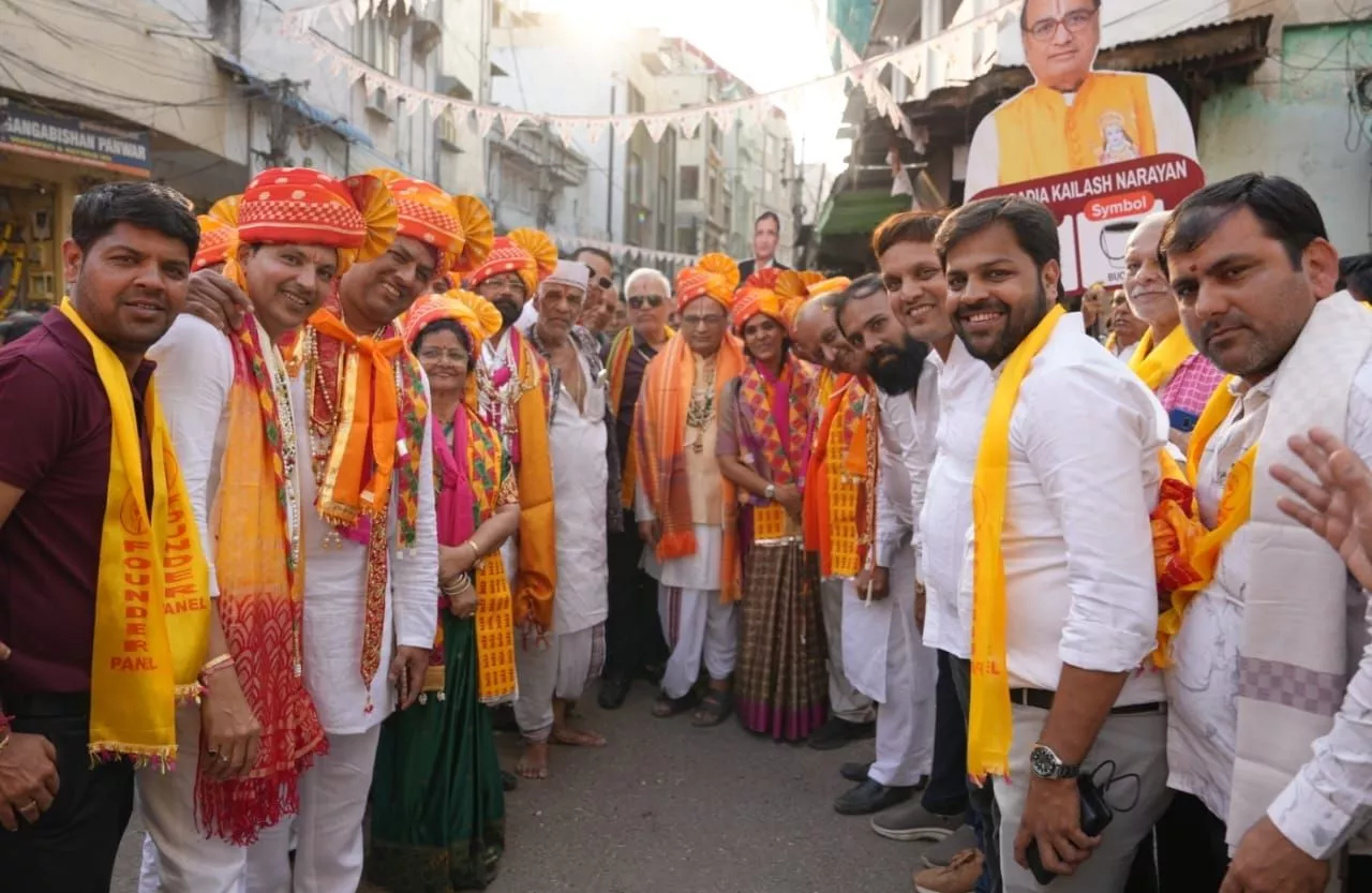 फाउंडर पैनल की बेगम बाजार पदयात्रा में शामिल समर्थक और नेता