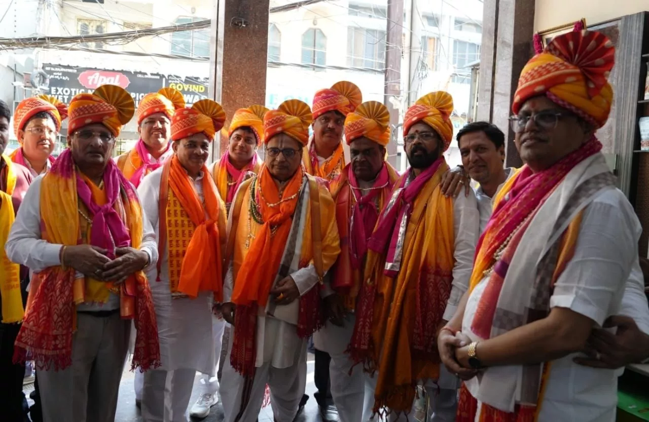 फाउंडर पैनल की बेगम बाजार पदयात्रा में शामिल समर्थक और नेता