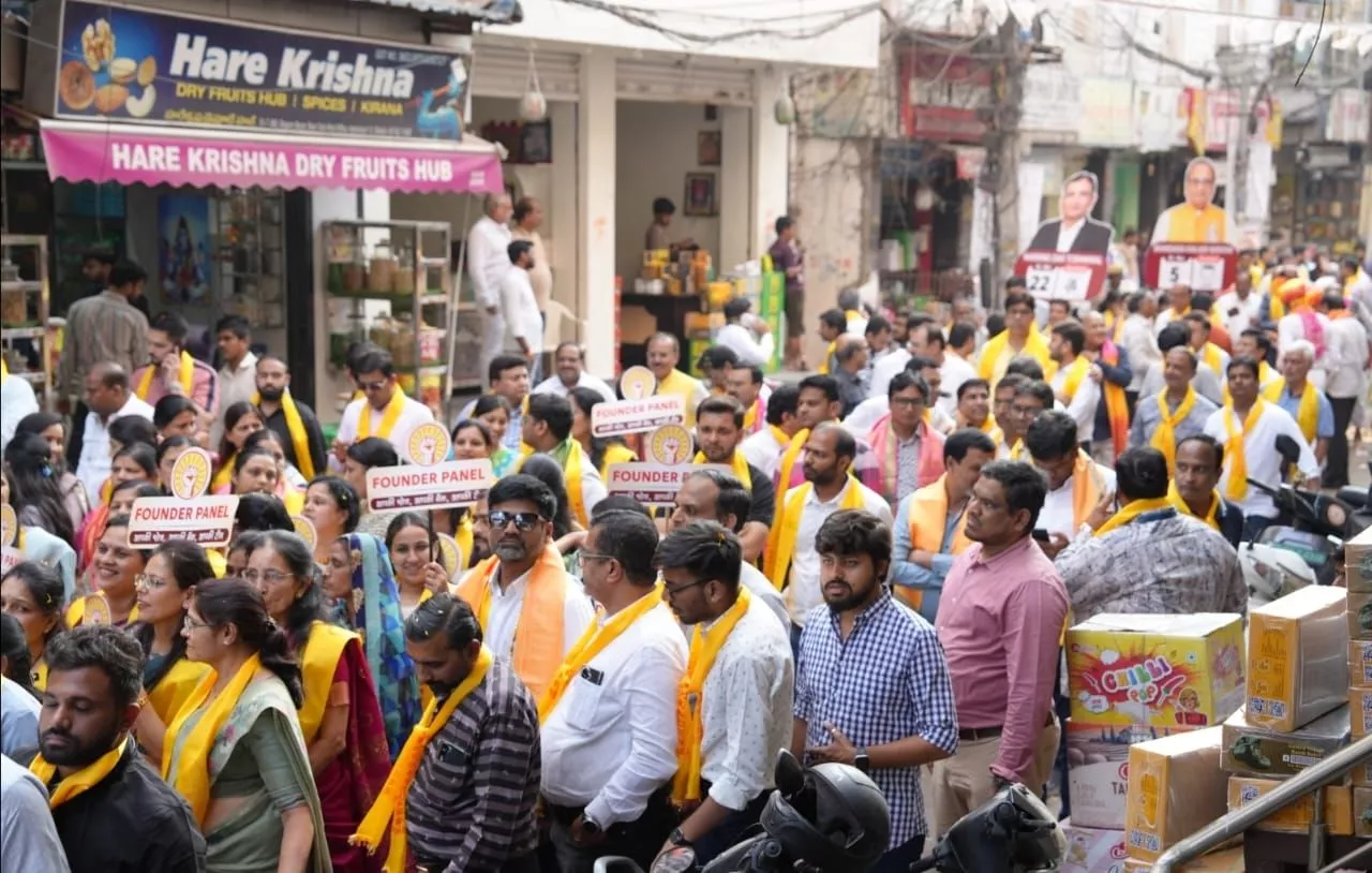 फाउंडर पैनल की बेगम बाजार पदयात्रा में शामिल समर्थक और नेता