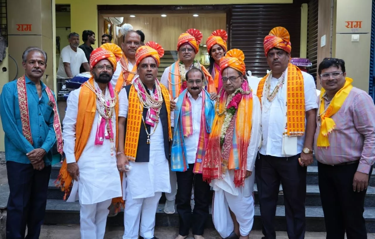 फाउंडर पैनल की बेगम बाजार पदयात्रा में शामिल समर्थक और नेता