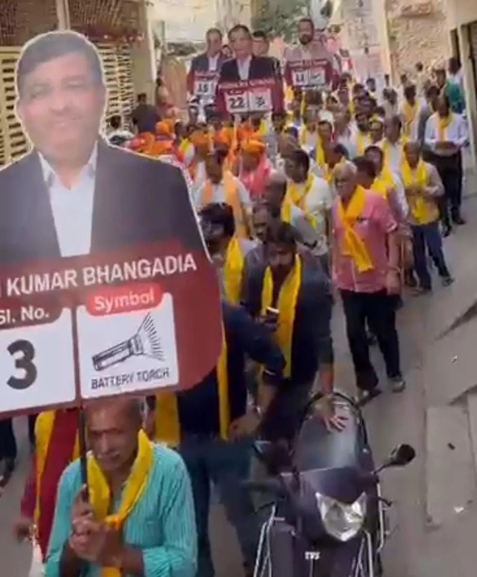 फाउंडर पैनल की बेगम बाजार पदयात्रा में शामिल समर्थक और नेता