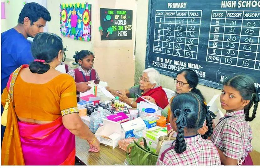 प्रभात हाई स्कूल में लॉयन्स क्लब द्वारा स्वास्थ्य शिविर आयोजित